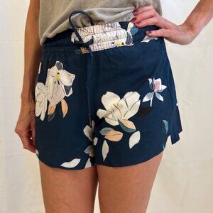 Athleta Light Weight Women's Shorts, size 6
